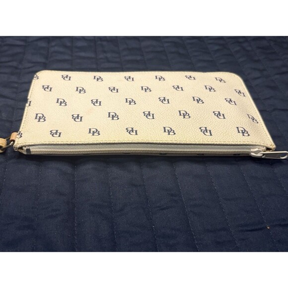 Dooney and Bourke Wristlet Wallet 8" X 4 1/2 Stap And Key Ring - Picture 8 of 13